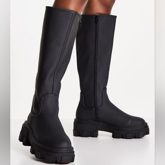 ASOS DESIGN Wide Curve Fit Carla Chunky Knee Waterproof Boots in Black Size 10W - Picture 3 of 16